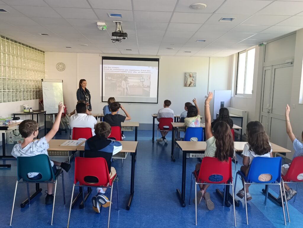 Les CM2 découvrent la chimie avec les ambassadrices d’EGALIDES du CEA Marcoule